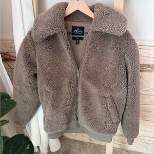 Alo Yoga Sherpa Zip Jacket – Taupe